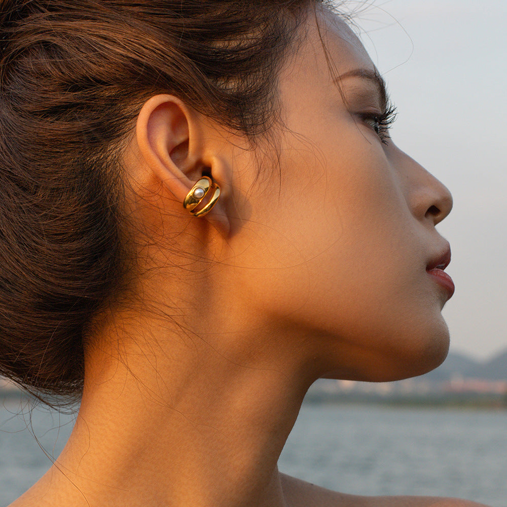 Pearl gold ear cuff