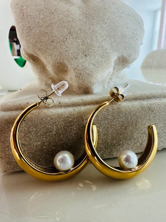Moon Pearl Hoop