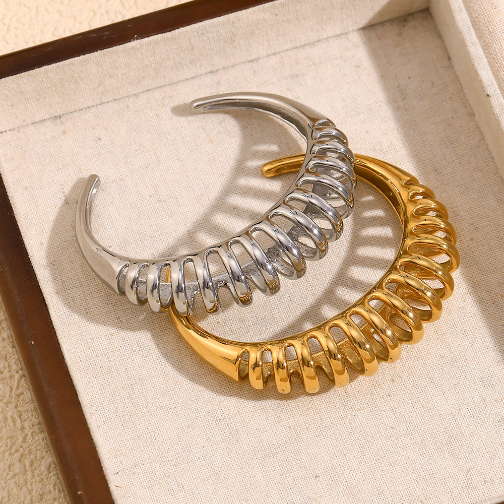 Wire statement GOLD Bangle