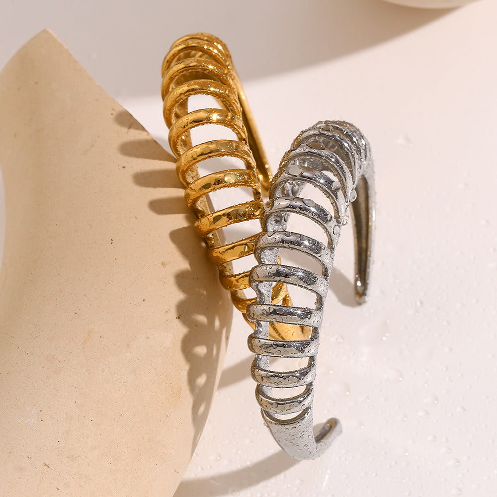 Wire statement GOLD Bangle