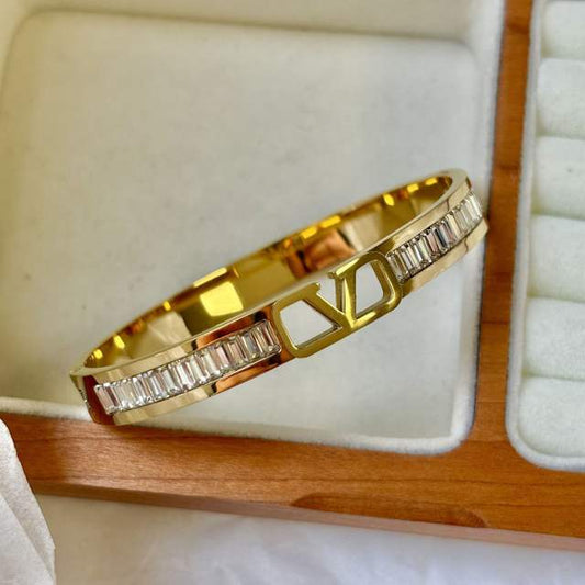 V Bangle