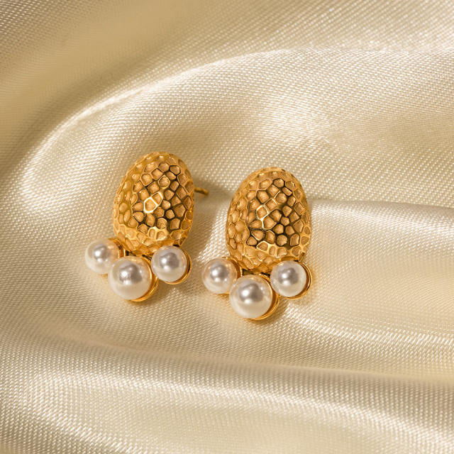 Small three pearl earrings