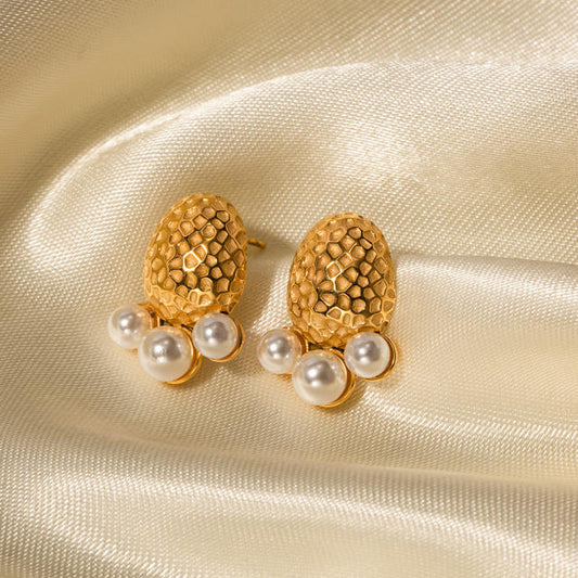 Small three pearl earrings
