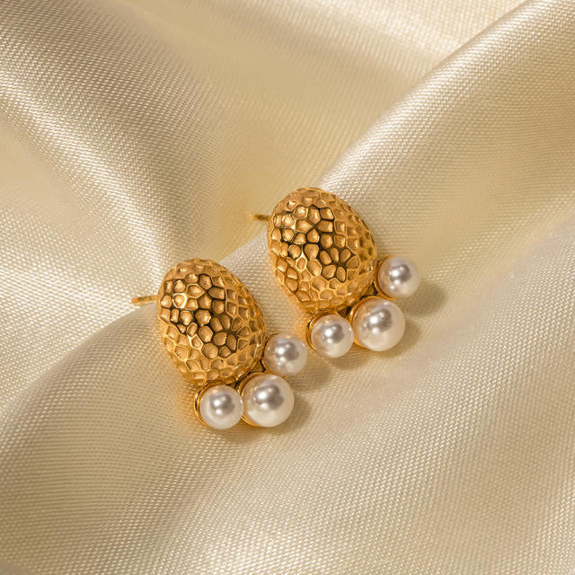Small three pearl earrings