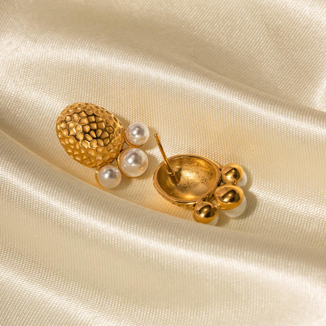 Small three pearl earrings